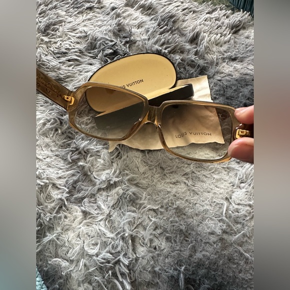 Authentic LOUIS VUITTON Monogram Honey Speckling Frame Obsession Sunglasses - Picture 6 of 12